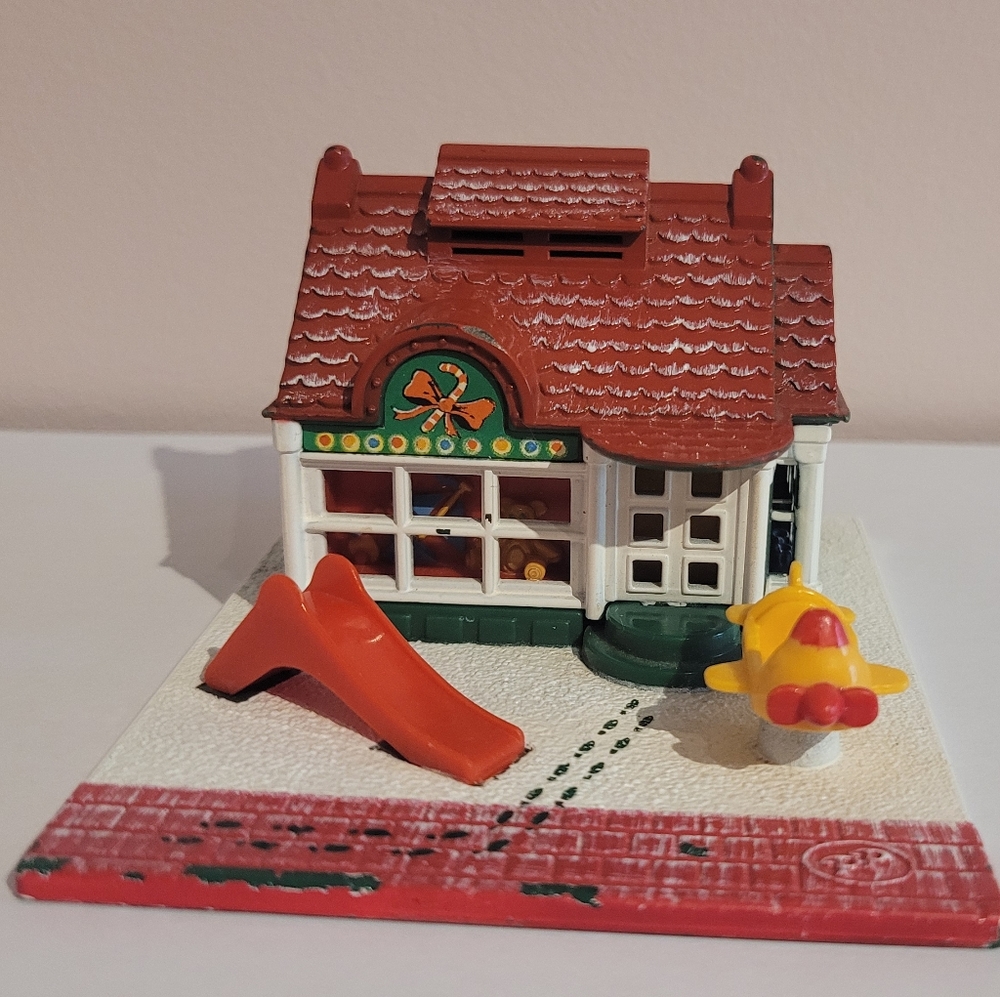 Pollypocket holiday toy shop 1993